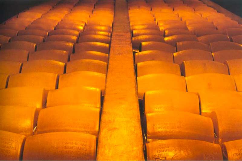 parmigiano reggiano cheese resting